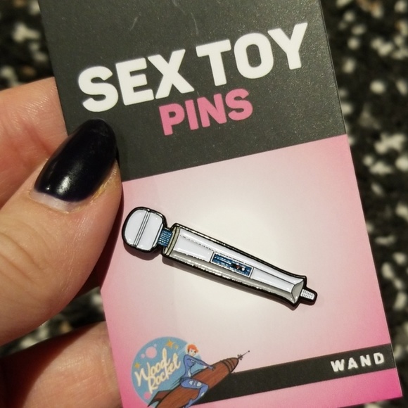 NWT Hitachi Magic Wand vibe enamel pin - Picture 2 of 4